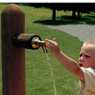Bilder von Holz-Brunnenpumpe